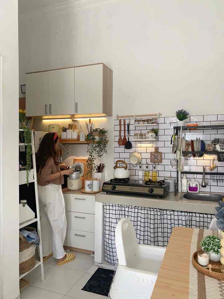 It’s my tea time 🍵

Since becoming a mother, it feels like time like this just to enjoy my tea has become very precious 🫶🏻 sometimes we need to have quiet time just to enjoy being me

Have a nice weekend 💕
#teatime
#diningroom
#kitchen
#inspirationforsmallkitchens
#tinykitchen
#metime