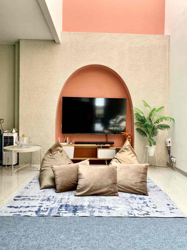 Hai tetangga online, living room yang biasa digunakan menggunakan kursi tidak ada yang salah bukan kakau kita lesehan.. yuk terlihat santai bukan? 

#Rumah 
#Rumahjakarta
#houseofchel
#rumahmediterania
#rumahlesehan