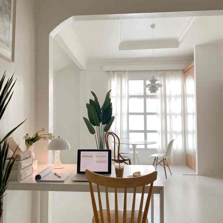 Livingroom multifungsi.. bisa jadi playroom, home office, nonton netflix bahkan home cafe :) #homeoffice #livingroom #minimalist #homeinspo #homedecor #aestheticdecor