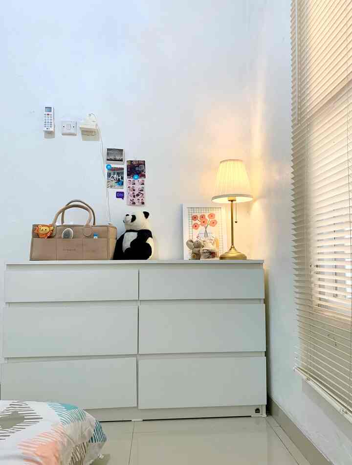 — Rumah ramah anak

• Drawer : Kami memilih drawer sebagai penyimpanan pakaian anak serta mainan anak agar mudah dijangkau oleh anak ketika mengambil pakaian mereka.
• Caddy Bag : Kami juga menempatkan beberapa skincare juga diapers anak di dalam caddy bag supaya praktis dan bisa dipindahkan sesuai kebutuhan.
• Playmate : Biasanya teras sering jadi tempat bermain ketika pagi hari jd kami memakai playmate yg empuk & warna senada dengan color pallete rumah supaya lebih estetik.


#RumahRamahAnak #DrawerEstetik #LemariPakaianAnak #CaddyBag #PlaymateAnak