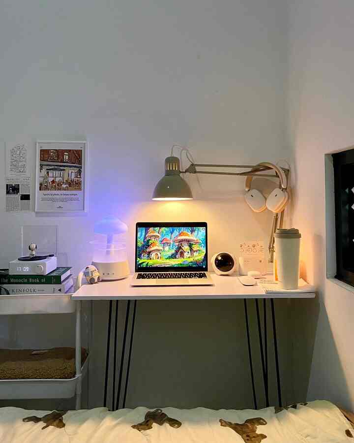 Desk setup cozy night 🌃🌿

Meja kerja yang ada di kamar dengan space yang terbatas. Menjadi ruangan terfavorit yang ada di rumah, karena bisa melakukan banyak aktivitas disini. Dekorasinya juga minimalist dan ala ghibli seperti yang diinginkan.

#DeskSetup #MejaKerjaAesthetic #DeskDecor #DekorasiAesthetc #MinimalistDecor 