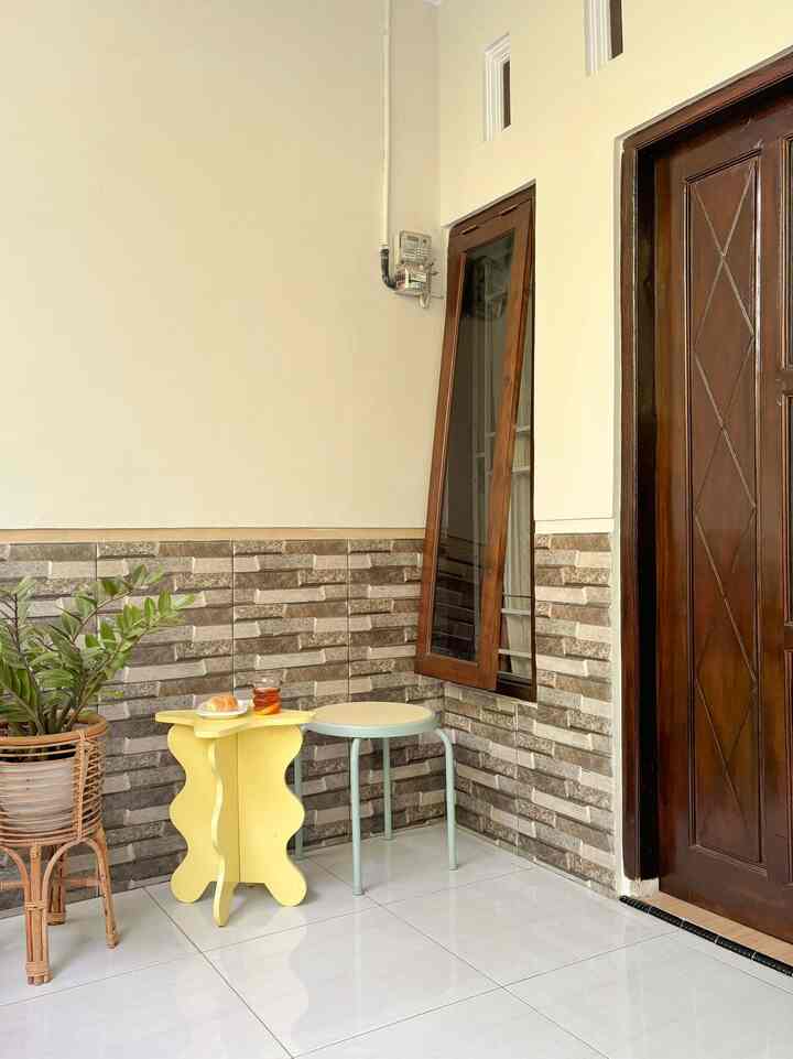 Area teras yang kadang sebagai tempat santai. Area teras kami masih sangat sederhan karena memang teras kami sangat kecil.

#teras #Terasrumah #home #inspirasihomedekor #rumahpedesaan 