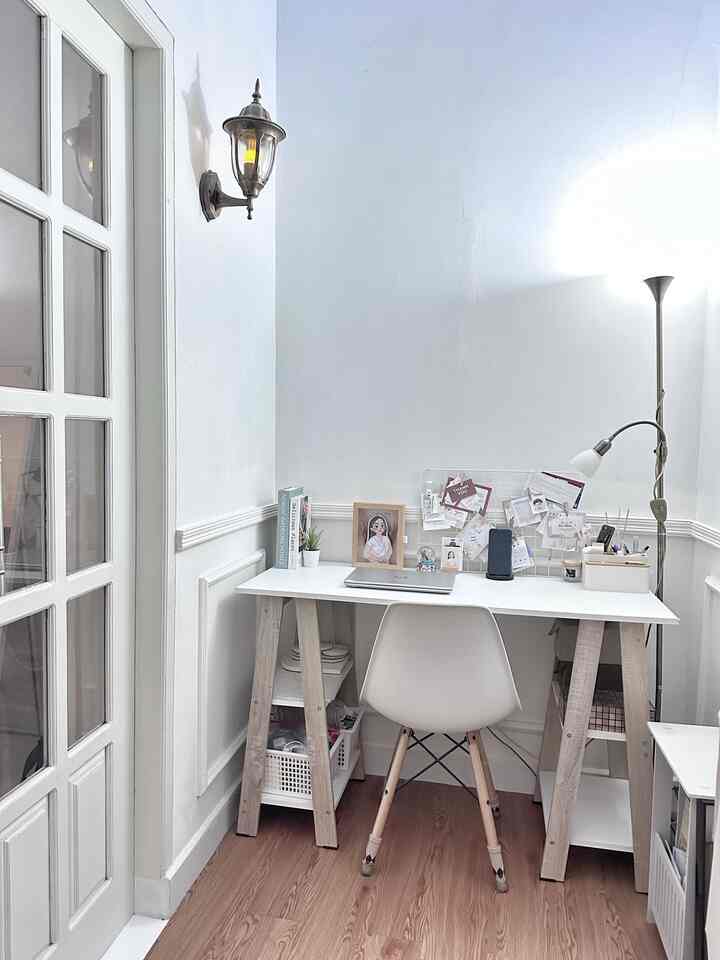 •Siapa bilang working space harus monoton?•

Ruang Kerja yang selalu berubah, bereksperimen dengan dekorasi yang disesuaikan dengan kebutuhan agar inspirasi terus tumbuh.

#WorkingSpace #ProductiveSpace #RuangKerja #WorkspaceVibes #DekorasiDinamis #InspirasiRuangKerjaMungil 