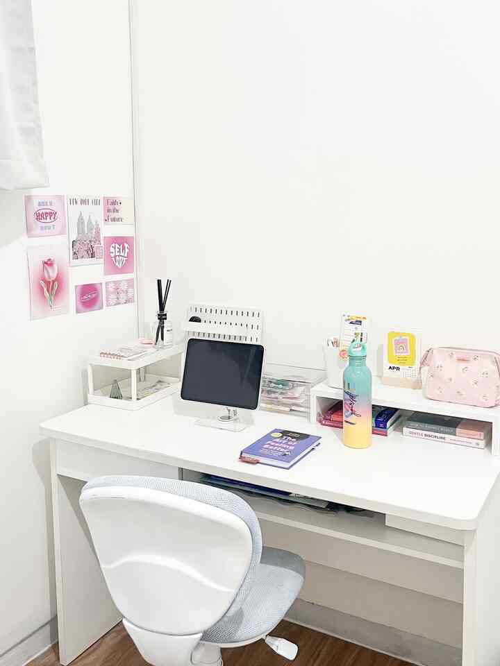 My Desk Journey 💻 (mei - agustus 2024)

#Desk #Desktop #DeskSetUp #Roominspo #InspirasiKamar #mejabelajar #mejakomputer