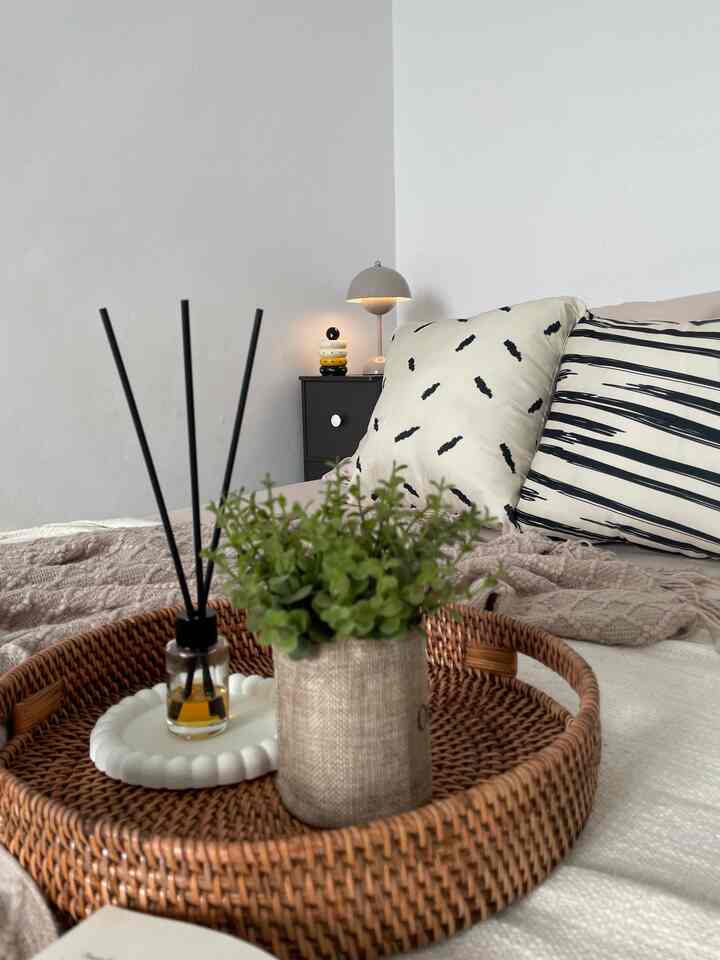 Kami banyak menghabiskan waktu di dalam ruangan master bedroom ini, maka sebisa mungkin menciptakan tatanan dekorasi yang membuat nyaman dan tentunya bisa membuat lebih rilex. 
Dengan pemilihan warna material yang digunakan dan ide dekorasi yang tepat membuat kami betah berlama-lama didalam kamar. 
Beberapa material di kamar tidur yang membuat kami nyaman salah satunya adalah lantai keramik putih dan dinding yang kami cat putih membuat kamar ini terasa adem walau cuaca sedang terik. 
Material lainnya seperti penataan gorden yang tingginya sampai plafon membuat pandangan mata di dalam kamar terasa lapang sehingga membuat kami nyaman. 
Untuk melengkapi kenyamanan dalam kamar kami juga letakkan beberapa material estetik pada meja nakas kanan kiri seperti lampu tidur yang disandingkan dengan rotatable kalender dan ornamen lain seperti dumy buku dan jam weker juga tanamam artificial olive tree yang dibalut dengan pot rotan yang berada dekat pintu balkon kamar. 
Kenyamanan dikamar ini semakin lengkap dengan menghadirkan reed difuser yang aromanya membuat rilex dan nyaman. 


#kamartidur
#kamarminimalis
#masterbedroomcomfort
#bedroominspiration
#dekorasikamarutama
#kamarku 
#WarnaCatRumah
#MaterialEstetik
