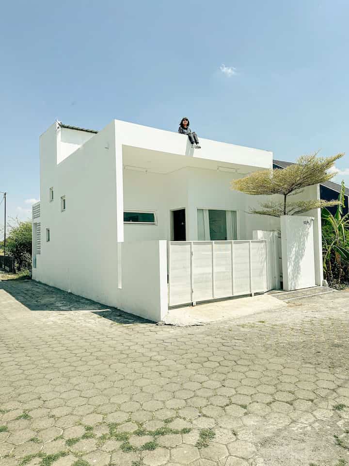 Palette Colour 🎨 
-
🤍🩶🖤
kita memilih warna netral yang dominan putih untuk memberikan kesan luas karena lebar rumah hanya 45m2
-
pemilihan furnitur warna tidak jauh dari putih , abu dan hitam , karena kita menginginkan konsep minimalis 
-
tips menciptakan ruangan minimalis
tentukan bentuk objek ( kotak , bulat atu simetris lainnya )
pilih warna maximal 3 dan padukan dengan tingkat warna yang tidak terlalu kontras ( contoh : pink muda cari pink muda turunannya biar senada )
memilih furnitur dengan bentuk yang continue / kaku biar bisa menjadi bentuk geometris dengan yang lain

#CatRumahMinimalis #WarnaCatRumah #CatLuarRumah #CatPutih #HomeColorPalette #InspirasiWarnaRumah #minimalis #rumahidaman #rumahminimalis #white #aesthetic #homedecor #angkahouse

