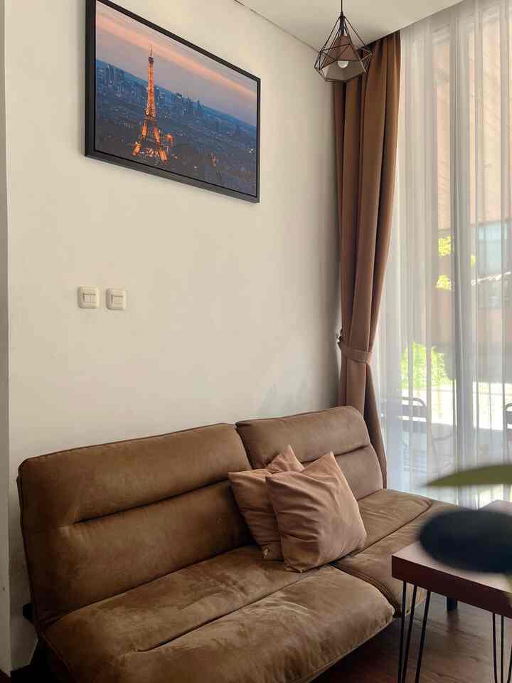 Color Palette ✨

Sesuai namanya, di #BruwnHouse sendiri palet warna yang kami pilih didominasi cokelat. Tapi, untuk cat tembok semua ruangan berwarna putih, sedangkan untuk furniture dan essential sebagian besar berwarna hitam. Semoga menginspirasi bagi yang punya rumah impian berkonsep industrial ✨

#CatRumahMinimalis
#CatWarnaPutih
#CatRumah
#ConwoodPlank
#KitchenSet
#HPLKitchenSet
#TanggaBesi
#HomeColorPalette
#InspirasiWarnaRumah