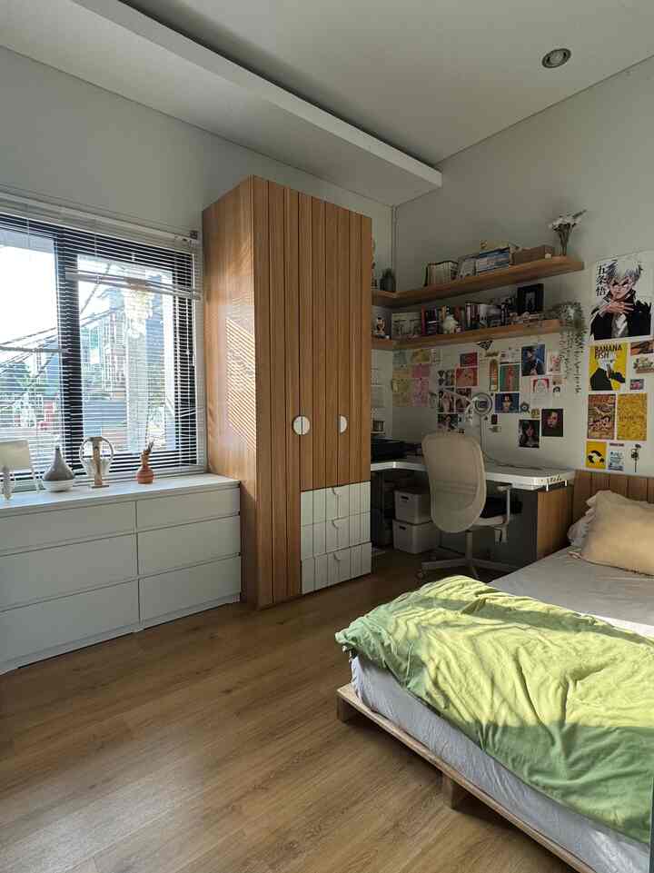 Color palette kamar Gadis

Karena anak perempuan maka color pallete sesuai dengan karakternya dari white wood 

Furniture dibuat custom sesuai ukuran kamar yang tidak terlalu besar 

Temboknya pastinga full oleh gambar gambar 

#bumitimi #homecolorpalette #inspirasiwarnarumah #whitewoodbedroom #inpsirasikamaranakperempuan #warnacatkamar