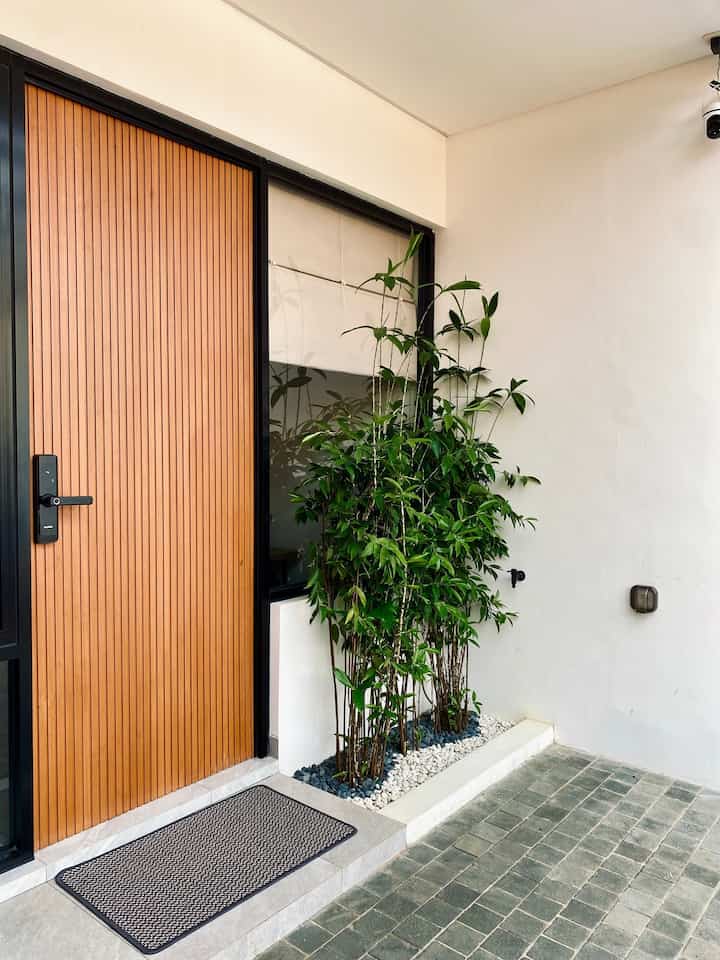 Color Palette 🖤🤎🤍🧡💚

Tema rumah kami adalah minimalis dengan sentuhan japandi industrial, sehingga untuk pemilihan warna material & furniture kami sesuaikan dengan tema tersebut.
Color palette didominasi warna-warna earth tone seperti hitam, cokelat, putih, hijau dan kayu.

#CatRumahMinimalis #WarnaCatRumah #CatDalamRumah #CatLuarRumah #CatInterior #CatEksterior #HomeColorPalette #InspirasiWarnaRumah #InspirasiRumahMinimalis #HomeInspo 