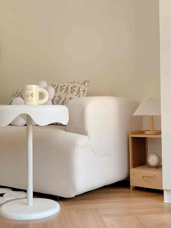Color palette 
Untuk ruangan rumah aku pakai color palet dengan tema yang sama wood & white disini aku pilih warna cat putih penggunaan lantai vynil motif kayu dan perabotan rumah yang lain juga aku sesuaikan dengan warna2 natural soft color seperti meja kopi warna putih rak perapian putih meja nakas bambu sofa warna ivory semua tampak senada warnanya 
Aku memilih warna wood  & white biar lebih terlihat minimalis natural & terang 
#warnacatruangtamu
#catrumahminimalis
#warnacatrumah
#homecolorpalette
#inspirasiwarnarumah
#koreanhouse
#estetik
#minimalis 