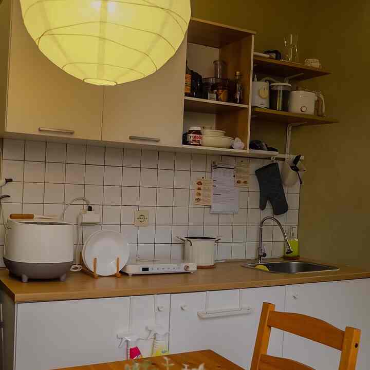 Untuk area kitchen & dining kami mengusung tema japandi sehingga palet warna diruangan ini didominasi warna putih, kayu natural, cream dan sedikit hitam.. 
sehingga pemilihan furniture dan perabotan jg mengikuti palet, aneka perabotan elektronik hampir semua berwarna putih. Aneka piring dan gelas juga bewarna putih. Menciptakan keselarasan ambience dan mood pada ruangan.

#CatRumahJapandi #WarnaCatRumah #HomeColorPalette #InspirasiWarnaRumah
#InspirasiCatRumah #KitchenColorPalette #JapandiColorPalette
