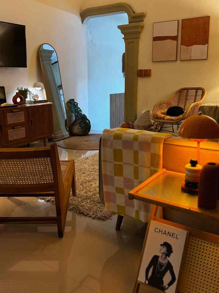 Palet warna (color palette) apa yang dipilih untuk PearlHouse adalah warna earth tone, seperti coklat tua, coklat muda, beige, teracota, sage dan putih, semoga mengispirasi ✨


#scandinavianinterior
#WarnaCatRuangTamu
 #HomeColorPalette
 #InspirasiWarna
#furniturkayu
#lampumeja