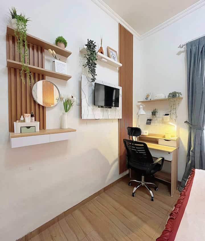 Color palette ✨

Color palette di area spot kerja ini mendominasi warna earth tone dan netral, pemilihan warna sangat mempengaruhi agar memberikan kesan luas dan homey.

#Wallpanel
#CatNippontPaint
#HomeColorPalette
#InspirasiWarnaRumah
#MejaKerja
#SpotFavorit
#aesthetic