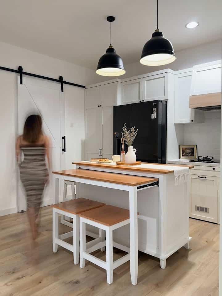 DINING ROOM✨

For a rustic and modern farmhouse dining room, Hatta Home go with earthy colors like wooden dining table & stool, white knit table runner, and rustic vase with a warm lighting ambience.

Beberapa furniture yang kami gunakan di dining room Hatta Home berprinsip space-saving namun tetap fungsional dan nyaman mengingat luas apartemen kami yang terbatas. Karena kami ingin memberikan ruang gerak yang lebih luas untuk anak kami bermain. 

Hatta Home sengaja tidak menggunakan meja makan yang terpisah dengan island bar, so kami memilih expandable island bar to a dining table, and it fits great in our room. Meja island bar bagian atas untuk prepare food dan meja bawah ditarik untuk meja makan kami. It was very easy to put together and nobody can tell that it's an actual dining table when it's not set up! 

And my husband gave a lil touch by making DIY pull-out rice cooker rack inside the island bar so every appliances stay hidden hehe 

Karena penghuni di Hatta Home hanya tiga orang, kami hanya menggunakan 2 stool yang kami beli satu set dengan island bar dan stool fungsional yang berfungsi menjadi tangga lipat. Anak kami sudah cukup besar dan dia sangat suka sekali duduk di tangga lipat ini karna sesuai dengan ukuran tingginya, tentu saja tangga dibuka terlebih dahulu untuk memudahkan anak kami naik turun.

Everything is such a space-saving solution to our home dan tentu saja penuh kenyamanan :)

#MejaMakanFarmhouse
#InspirasiIslandBar
#KitchenSet
#KitchenSetFarmhouse
#InspirasiRuangMakan
#DiningRoomStyling
#FarmHouseDiningRoom
#FarmhouseKitchen
