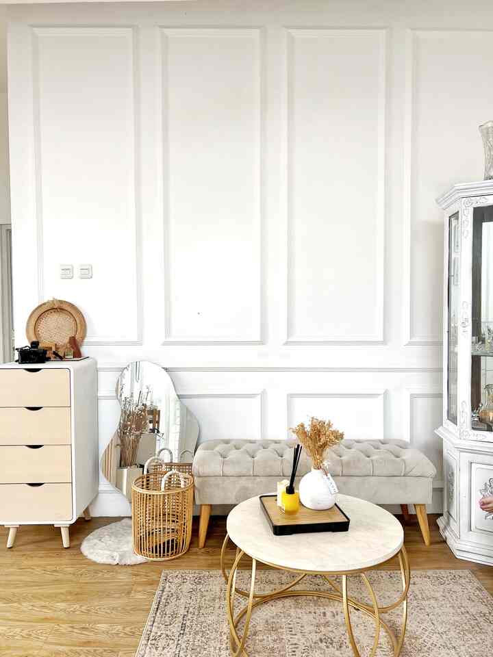 Hari ini kita akan bahas mengenai color palette yang ada di @bieshouse . Untuk color paletter yang aku gunakan dominan warna putih dan kayu sesuai tema rumah . Untuk warna putih agar rumah terlihat luas dan bersih , unsur kayu membuat color paletter lebih berwarna . #homecolourpalette #inspirasiwarnarumah #CatRumahMinimalis #WarnaCatRumah  #CatLuarRumah #WarnaCatRuangTamu
#WallpaperDinding #WallpaperEstetik #Cat