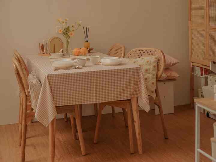 DINING AREA
meja makan ini menggunakan bahan kayu jati dengan finishing bleaching
sehingga warna kayu yang dihasilkan cendrung berwarna coklat muda.
• terdiri dari 4 kursi jati dengan aksen rotan.
• lantainya menggunakan vinyl
• temanya tentu saja ala Korea ✨🍀

#MejaMakanMinimalis
#InspirasiRuangMakan
#DiningRoomStyling
#RuangMakanMinimalis
#KoreanDiningRoom