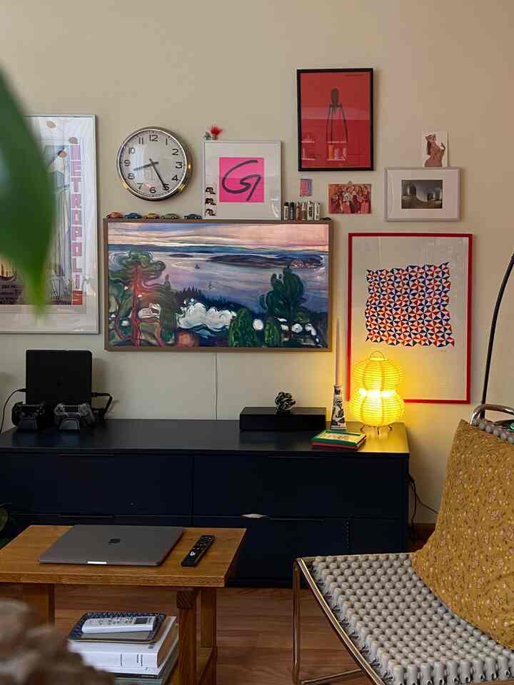 Warna-warna di ruang tamu

Kami tidak benar-benar membatasi diri pada palet warna tertentu. Ini adalah campuran dari semua objek yang kami sukai, dan palet tersebut terbentuk secara organik 🌈

#gallerywall
#framefoto
#homecolorpalette
#inspirasiwarnarumah
#livingroomsmallspace