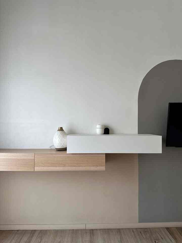 Hi, ini color palette di area master bedroom kami. 

Kami memilih warna earth tone pada kamar kami, karena bagi kami warna ini membuat "adem" dan nyaman di pandang. 

Kami memadukan nya dengan bbrp warna earth tone ya, seperti campuran coklat muda, abu, hijau muda, dan unsur kayu.

Karena dengan warna-warna seperti ini, kami mudah untuk menambahkan warna furnish lain nya.

Semoga menginspirasi yaa ♥️

#rumahminimalis #rumahindustrial #industrial #homecolorpalette #inspirasirwarnarumah #catrumahminimalis #wallpanel #wpc #earthtone

