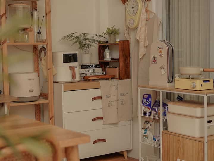 COLOR PALETTE DIRUANGMAYA
• rumah ini memilih pallete warna white-wood-beige-yellow-green.
• perpaduan warna tersebut sangat cocok dipadukan dengan rumah yg dominan berwarna woodwhite. untuk warna wood pun ada beberapa tone: warna kayu yang cendrung terang ke kuning, atau coklat tua.
• kami memilih warna yang netral agar lebih mudah mengaturnya.


#CatRumahMinimalis
#HomeColorPalette
#InspirasiWarnaRumah
#koreanstyle #WoodWhite
#RumahAesthetic