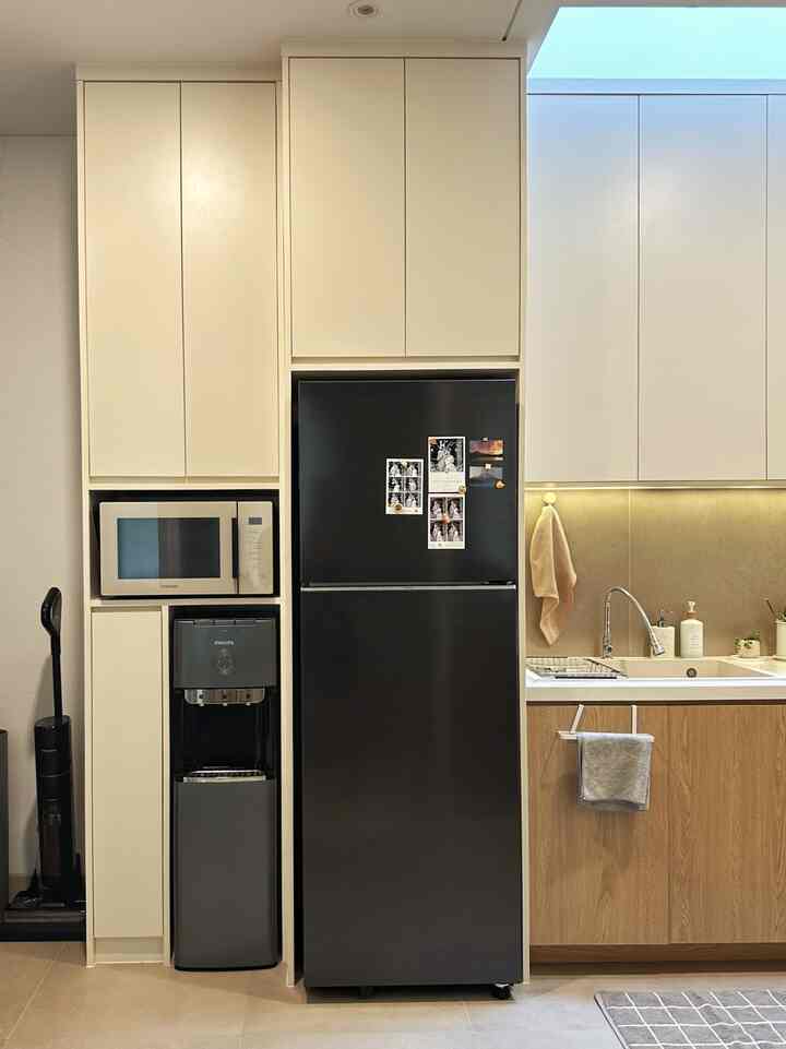 Warna rumah kami menggunakan warna yang netral seperti krem, beige, abu, dan kayu
karena terinspirasi dari rumah-rumah japandi 🏡

Warna-warna netral memang terkadang dianggap membosankan, tetapi menurut kami bisa memberikan kesan yang lebih tenang 👀🥰

#warnakitchenset #inspirasiwarnakamar #DiningSetKayu #rumahjapandi #HomeColorPalette #InspirasiWarnaRumah