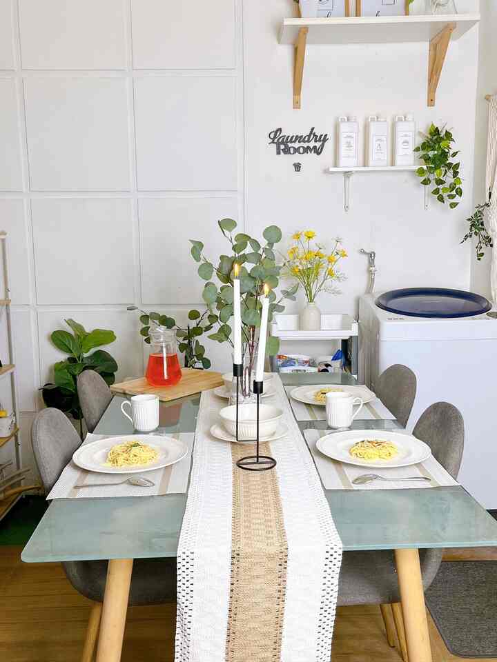 Momen favorit di rumah ✨

Waktu favorit kami di rumah biasanya ketika makan malam, biasanya kami berkumpul bersama keluarga pada malam hari sembari makan malam sambil sharring dan bercerita tentang kegiatan hari itu. 

#Diningroom 
#SantaiDiRumah
#RuanganFavorit
#RuangMakan
#MejaMakanAesthetic