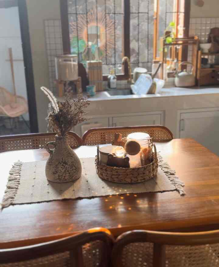 waktu/momen favoritmu di rumah aku di rumah adalah di area dapur dan taman belakang saat pagi hari, biasanya aku sehabis anter anakku sekolah metime sebentar di sini, melepas penat dengan melihat anak-anak ijo ku sambil minum segelas kopi ✨ 


#SantaiDiRumah
#RuanganFavorit
#dapurestetik
#terasrumah
#nyamandirumah
#monstera
#backtonature
#kursirotan
