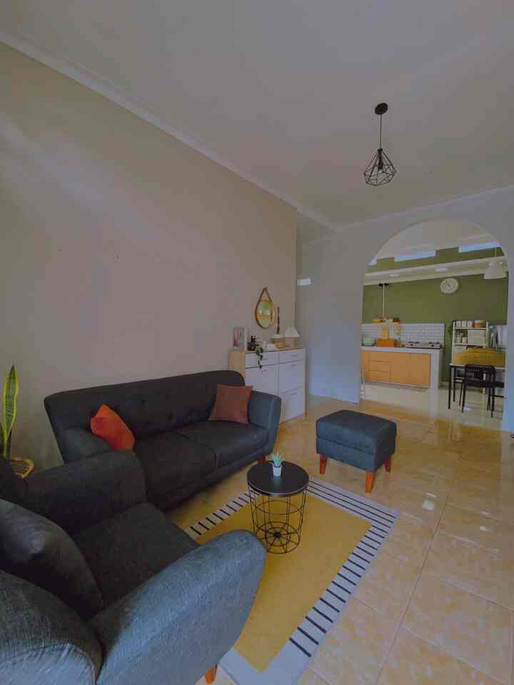 Redecorate area living room.

Ternyata menggeser sofa dan rak sepatu bisa merubah suasana ruangan jadi berbeda.
Apalagi rumah openspace kadang bosan dengan suasana yang itu aja tanpa di decor ulang.

#rumahopenspace
#rumahminimalis
#rumahsegaris
#livingroomstyling
#makeoverlivingroom
