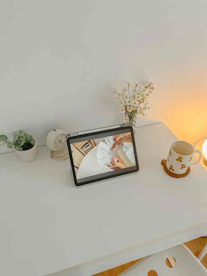 Saya paling suka menghabiskan waktu di sini, hanya menonton drama atau YouTube. 

Saya suka mee time saat anak-anak tidur, kalau suka mee time jam berapa?

#santaidirumah #ruanganfavorite #catrumahminimalis #cat #deskgram #ruangkerja