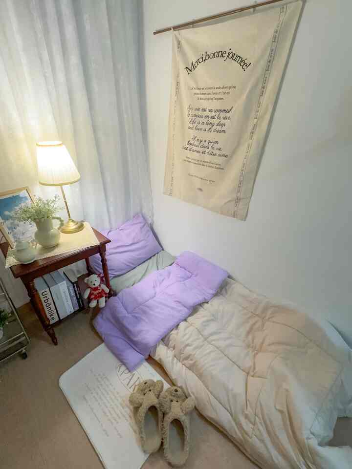 Kamar tidur ku kala dimalam hari. Aku lebih suka sih suasana dimalam hari karna lebih cozy aja klo nyalain lampu warm gitu

 #KasurBusa #KasurLipat #CatRumahMinimalis
#WallpaperDinding #WallpaperEstetik #BedroomStyling #MakeOverKamarTidur #bedroominspo #inspirasikamartidur #bedroomdecor 