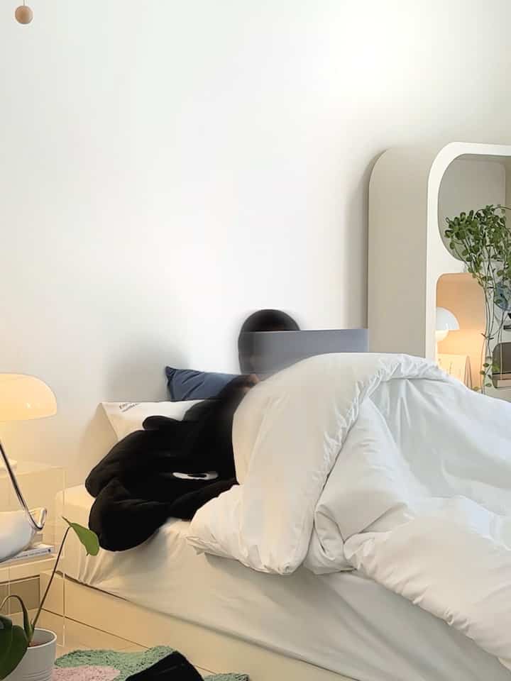 momen favoritku saat weekend yaitu ketika aku mereset dan re-organizing kamar, setelahnya aku juga mengganti sprei baru kemudian mengganti piyama yang wangi dan fresh.

seketika moodku membaik dan siap melanjutkan aktivitas seperti membaca buku hingga buka e-mail 👀✨

 #SantaiDiRumah #RuanganFavorit #DipanKasurMinimalis #CatRumahMinimalis #CatDindingKamar #SpreiEstetik