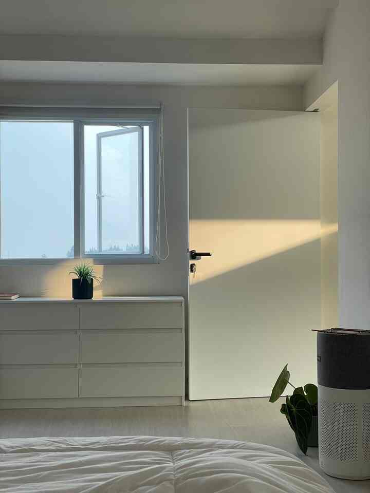 Pemandangan kamar tidur saya di pagi hari 🌤️ 
#minimalis #neutralhome #homedecor #bedroomideas #kamartidur #RumahSeupil