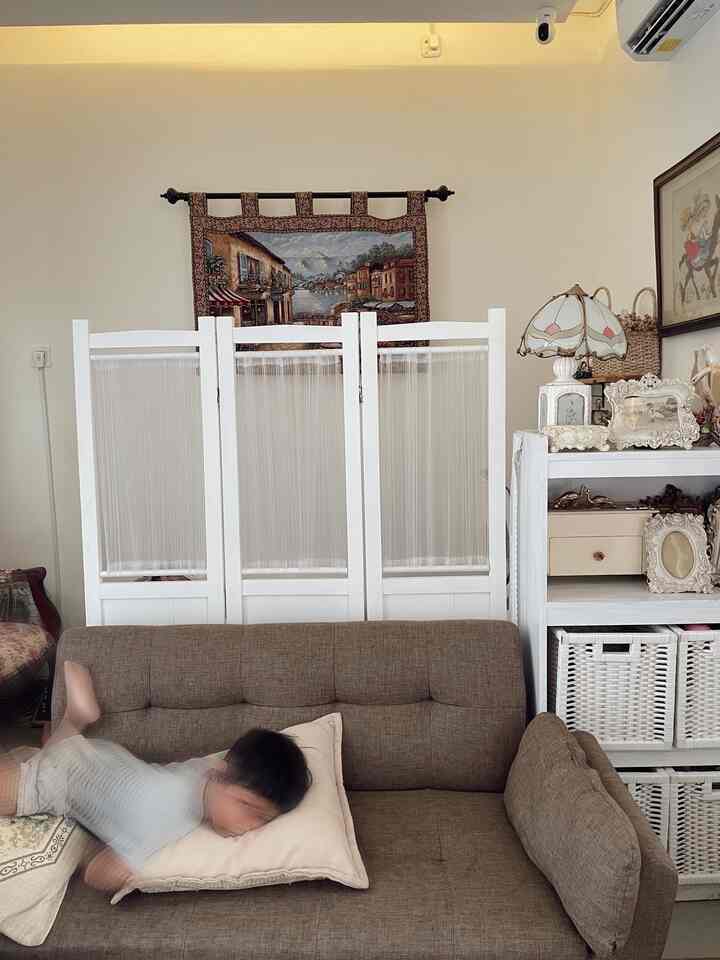 Home is where the heart is 

Rumah adalah sahabat, keluarga, dan juga pelindung bagi kami. Setiap sudut di rumah memiliki makna bagi kami. Termasuk living room ini. Ada begitu banyak cerita setiap harinya, tempat si anak bermanja dengan mama dan papa. Tempat berbagi cerita mama dan papa. Tempat berdiskusi hingga mencari inspirasi. Ruangan ini juga diisi dengan smart TV untuk kami nonton netflix, youtube, maupun sekedar mendengarkan musik. 

#SudutNyamanKeluarga
#RuangFavoritKeluarga
#livingroom
#kabinettv 
#sofakain 
#sofaruangtamu 
#LampuGantung
#keranjangrotan 
#sketsel
#partisikayu 