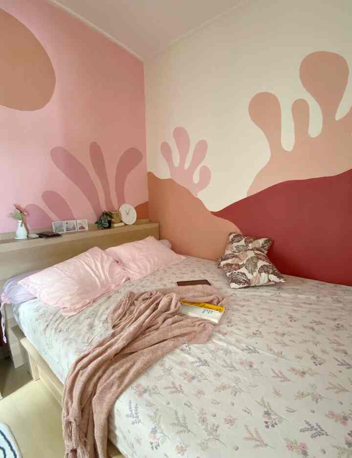 Kamar tidur utama dan ruang tamu adalah tempat yang paling sering kami gunakan untuk berkumpul bersama. Disini kami berbagi kehangatan, tidak hanya untuk menghabiskan waktu luang tapi juga berbagai aktifitas utama kami seperti makan dan juga mengobrol.


#kamartidurutama #pinkyhome #catkamarminimalis #sudutnyamankeluarga #ruangfavoritkeluarga #ruangkeluargabersama