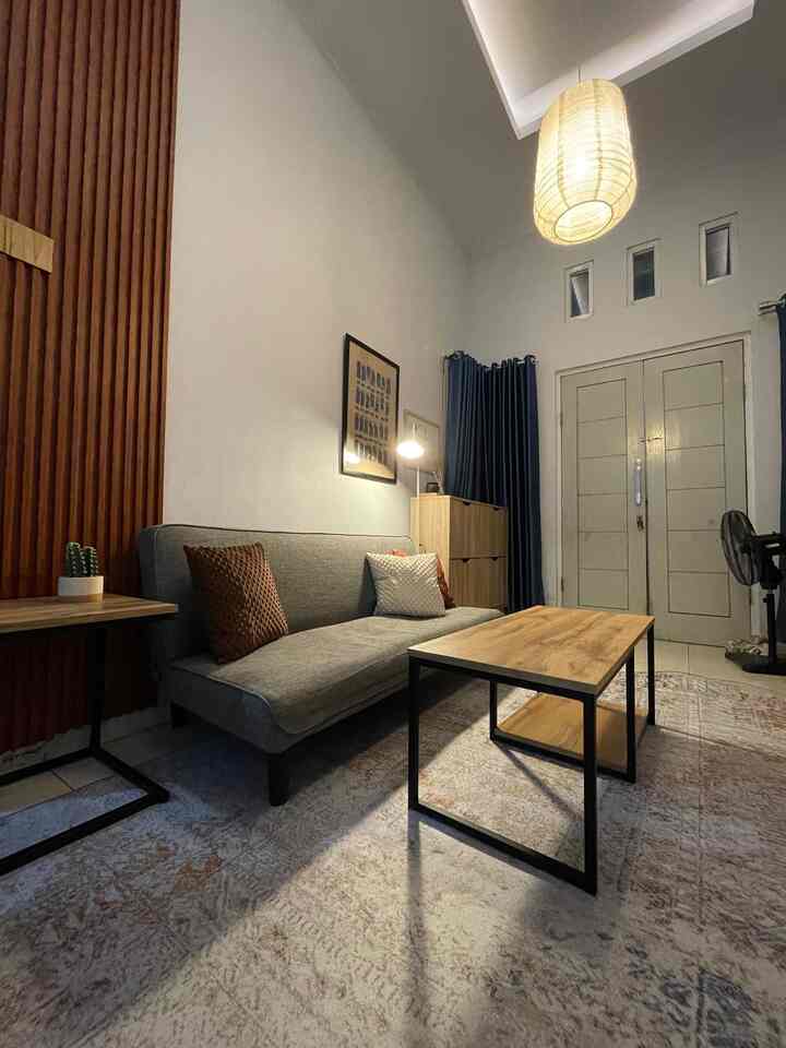 Living room ini jadi jantungnya rumah ini, karena disini tempat kami menghabiskan waktu bersama. 

Pagi hari di rumah ini selalu dimulai dengan sinar matahari yang masuk lembut melalui jendela, menyapa sudut-sudut ruang yang penuh kenangan. Anak-anak sudah asyik dengan dunianya, sementara suara tawa kecil mereka mengisi pagi dengan kehangatan.

Tidak perlu dekorasi mewah untuk membuat rumah terasa nyaman. Cukup tawa mereka, momen sederhana, dan sinar matahari yang membawa energi baru setiap harinya. Inilah yang membuat rumah jadi tempat paling berharga. 🌞💛

#CeritaPagi #RumahHangat #KenyamananRumah #MemoriesAtHome
#SudutNyamanKeluarga #RuangFavoritKeluarga #LivingRoom
#SofaBed #WarnaCatRumah 
