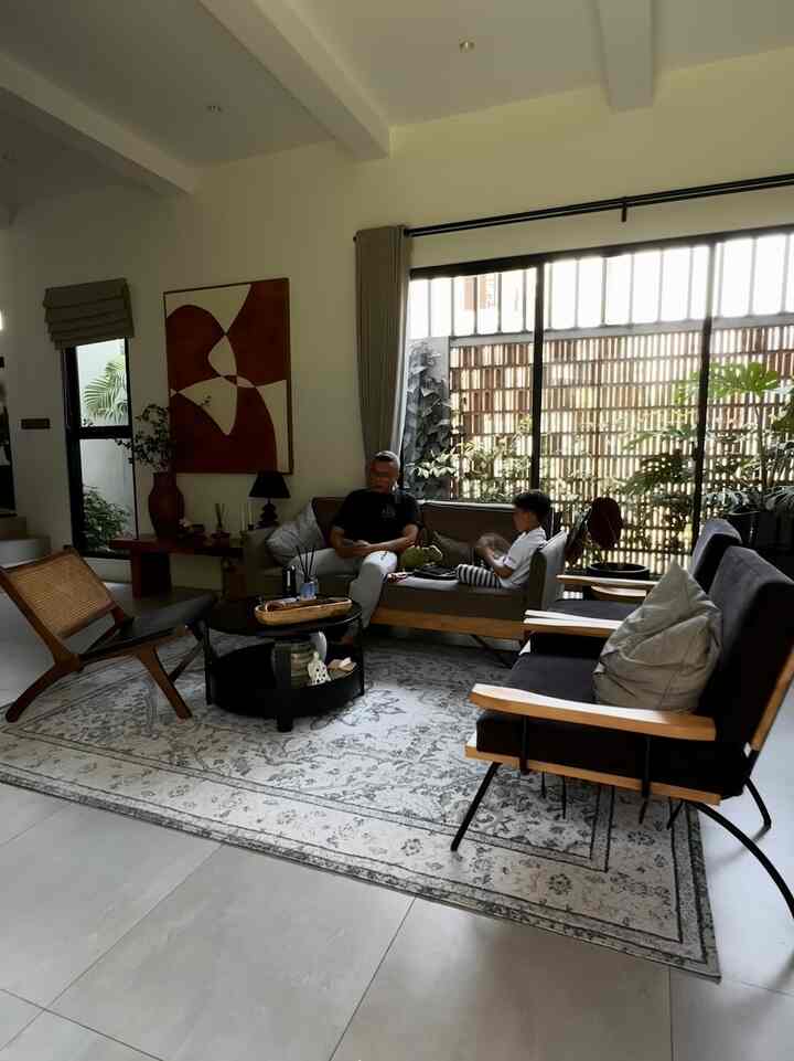 Home is Where the Heart is

Setiap weekend diLivingroom ini tempat favorit bercengkrama anak dan bapak 

Semua mainan dibawa dan cerita semua kegiatan anak2 

#bumitimi #sudutnyamankeluarga #ruangfavoritkeluarga #livingroom #idealivingroom #livingroomindustrial #lantaisemen