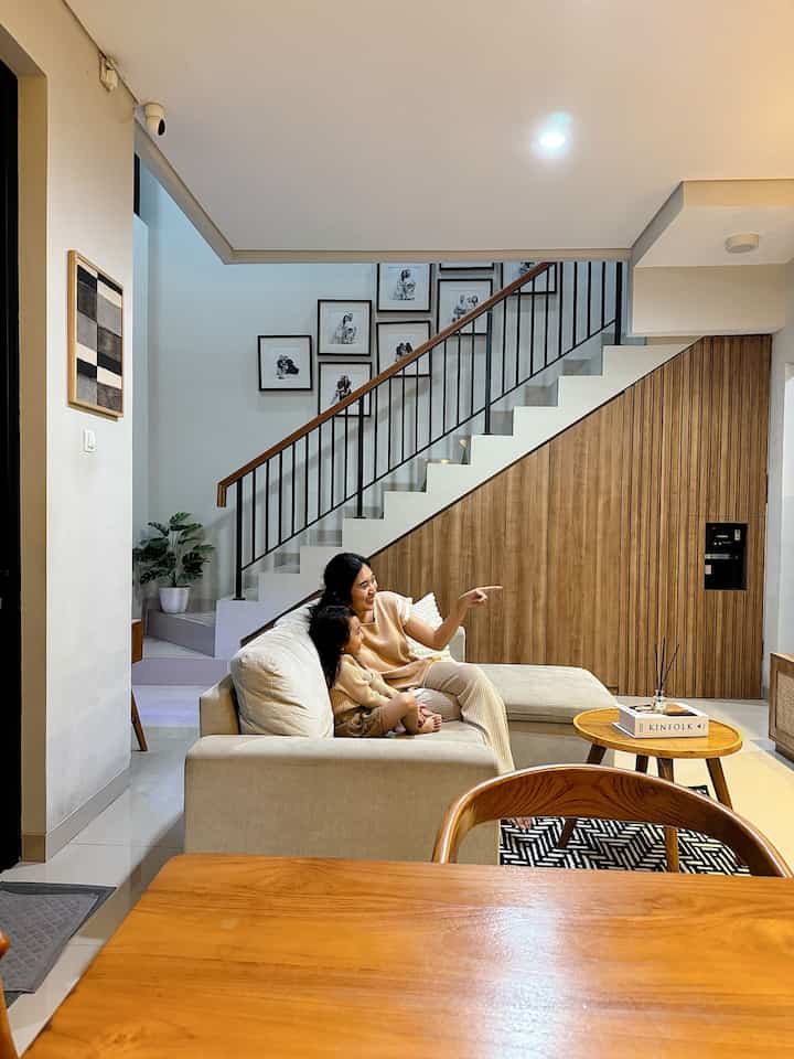 Home is where the Heart is ♥️

Tempatku istirahat, tempatku bisa bersantai, tempat bercerita bersama keluarga kecilku.
Puji Tuhan terima kasih atas rumahku, rumah pertama ku dan semoga selalu penuh cerita & cinta di dalamnya..
🤎🤎

#Cat
#SudutNyamanKeluarga 
#RuangFavoritKeluarga 
#ruangkeluarga
#rumahminimalis
#catrumahminimalis
