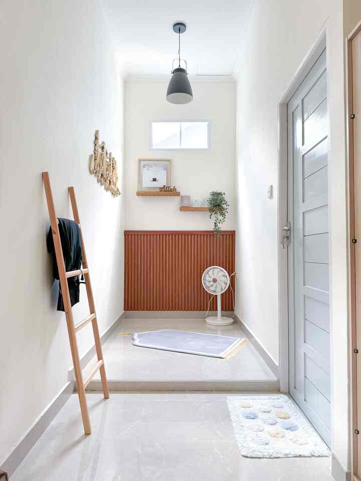 Inspirasi tempat ibadah di rumah.

Mushola mini ini kami siapkan khusus untuk ibadah sehari-hari, supaya lebih nyaman & bersih karena tidak menyatu dengan ruangan lain.

Didekorasi dengan nuansa cream & wood membuat ruangan ini terasa lebih nyaman & hangat.

Semoga menginspirasi ya 🤎

#CatRumahMinimalis #WarnaCatRumah #WallpanelEstetik #Cat #RuangIbadah #PrayerRoom #LantaiGranit