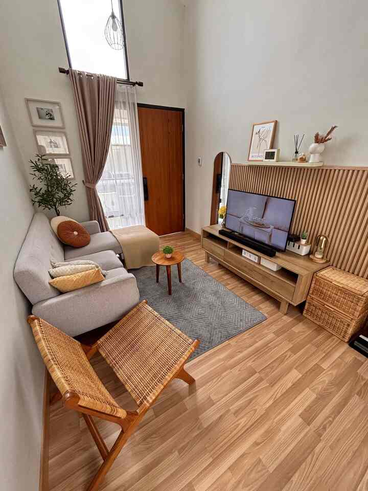 Ruang tamu dengan suasana baruu, yups kali ini aku mencoba mengganti karpet lama dg karpet yg baru.. ternyata dg mengganti karpet aja suasana jadi berubah yah ☺️

#Livingroom #Homedecor #karpetruangtamu #karpetminimalis #LantaiParket #WallpanelDinding #LivingRoomIdeas #sofaruangtamu 