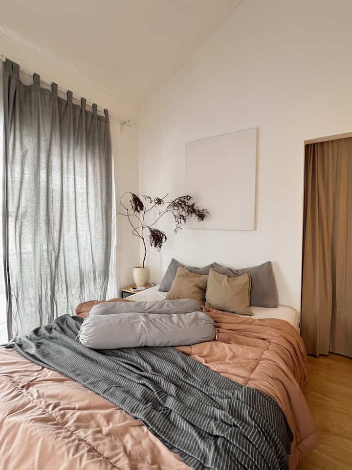 Ganti Suasana dengan Sprei Baru.

#Japandi #JapandiBedroom #JapandiRoom #SpreiJapandi #KamarMinimalis #KamarJapandi #RumahJapandi