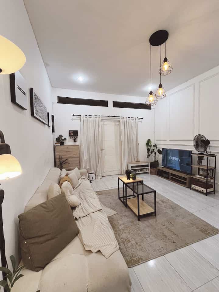 ✨ Our Family Room 
-Home is Where The Heart Is-
Kalo bagi kami, jantung hati di rumah kami ada di living room ini.
Tempat ini jadi favorite keluarga kami dalam menghabiskan waktu bersama. Dari mulai menonton TV sampai belajar dan bermain dapat kami lakukan disini. 
Living Room ini mengambil tema open space agar kami lebih leluasa beraktivitas di ruang ini. 

#SudutNyamanKeluarga #RuangFavoritKeluarga #livingroom #ruangkeluarga #sofaestetik #mejatamuindustrial #karpetruangtamu #lampuhias #gorden #raksepatu #rakindustrial #kipasanginindustrial