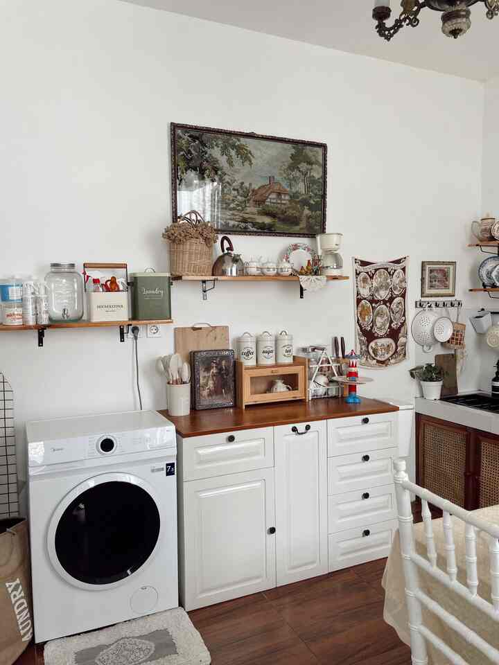 Kitchen 
My personal favorite spot in this house 
I decorated it with love to make it comfortable when I'm there for a long time 
It seems like this kitchen also describes me. The warm tone that I display in this kitchen makes me feel comfortable and calm until I don't realize that time flies quickly. I have always liked vintage, cottage, rustic, old, chic and other old-school styles. I look for more inspiration from Pinterest, sometimes it suddenly crosses my mind. 
To save on budget, to display a vintage theme, I hunt for more home accessories through thrifting, sometimes also at flea markets. But... I also often shop at the marketplace. 

#MakeOverDapur
#StylingDapur
#VintageKitchen
#AestheticSpicesPlace
#AestheticSpatula
#WoodenShelves
#KitchenRack
#Glass Cabinet