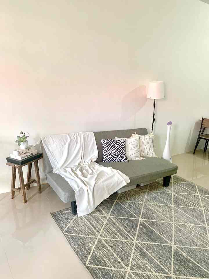 Hai tetangga Ohouse! Aku mau spill “Top 4” pembelian terbaru aku dibulan ini yang bikin rumah cantik dan kepake banget 😍

1. Yang pertama karpet Twist motif warna Abu-abu dari Informa ukuran 120x170cm, menambah kesan cantik diruang tamu apalagi belinya sedang diskon gede hehe
2. Kursi Hogsten dari IKEA. Kursi berlengan yang aku beli khusus untuk aku pakai saat baca atau bersantai, beli di aplikasi IKEA pas diskon 80% murah banget
3. Keranjang kisah set dari Kiarahouseware. Keranjang ini aku beli untuk menyimpan stok kebutuhan dapur dan snack dirumah, biar terlihat rapi dan stok ga berantakan, keranjang set ini harganya cukup murah juga.
4. Yang terakhir aku habis beli panci listrik multifungsi dari Samono. Kepake banget untuk masak kebutuhan sehari-hari, harganya murah dipakainya pun praktis.

#printilanshabby #printilanestetik #rumahminimalis #rumahmungil #rumahsederhana #rumahantik #karpetcantik #karpetesetik #karpet #karpetruangtamu #karpetinforma #kursiberlengan #kursiIKEA #kursihogsten #hogstenIKEA #keranjang #keranjangset #keranjangkisah #keranjangkiarahouseware #pancilistrik #pancisamono #panciestetik #panciidaman  #spillbarangmurah #rekomendasiproduk