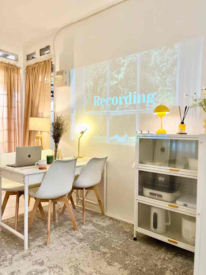 Our Lil House - Best Buy This Month!

Hi everyone, these are some of my best buys this month, namely a super aesthetic white dining table but because I use it in my new office, this table is also good for use as a meeting table!
Then there is also a storage rack made of olymsteel which is made of stainless steel which is really good for storing things.
Then there is also a plastic wardrobe which is really good for storing clothes or other things, and the last one is an android projector that can connect to wifi and can be used to watch YouTube or Netflix, it's really enjoyable!!!

#spillbarangmurah #rekomendasiproduk #stainlesssteel #lemaripakaian #mejamakan #proyektor