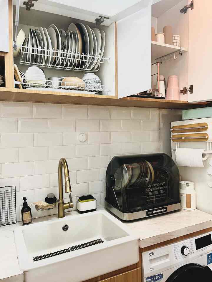 Our Lil House - Styling Kitchen

Penataan desain pada kitchen kami mengutamakan peralatan dan kitchen appliances yang sering digunakan. Kitchen appliances yang kita pakai juga canggih-canggih sehingga memudahkan aktifitas memasak di dapur. Untuk styling kitchen agar lebih aesthetic dan semangat memasak, kami simpan juga talenan-talenan yang lucu, tempat bumbu yang aesthetic dan rapih, dan wewangian diffuser yang cocok untuk disimpan di dapur!!

#kitchenset #makeoverdapur #stylingdapur #kitchenvinyl #kitchensetHPL #kitchencanggih