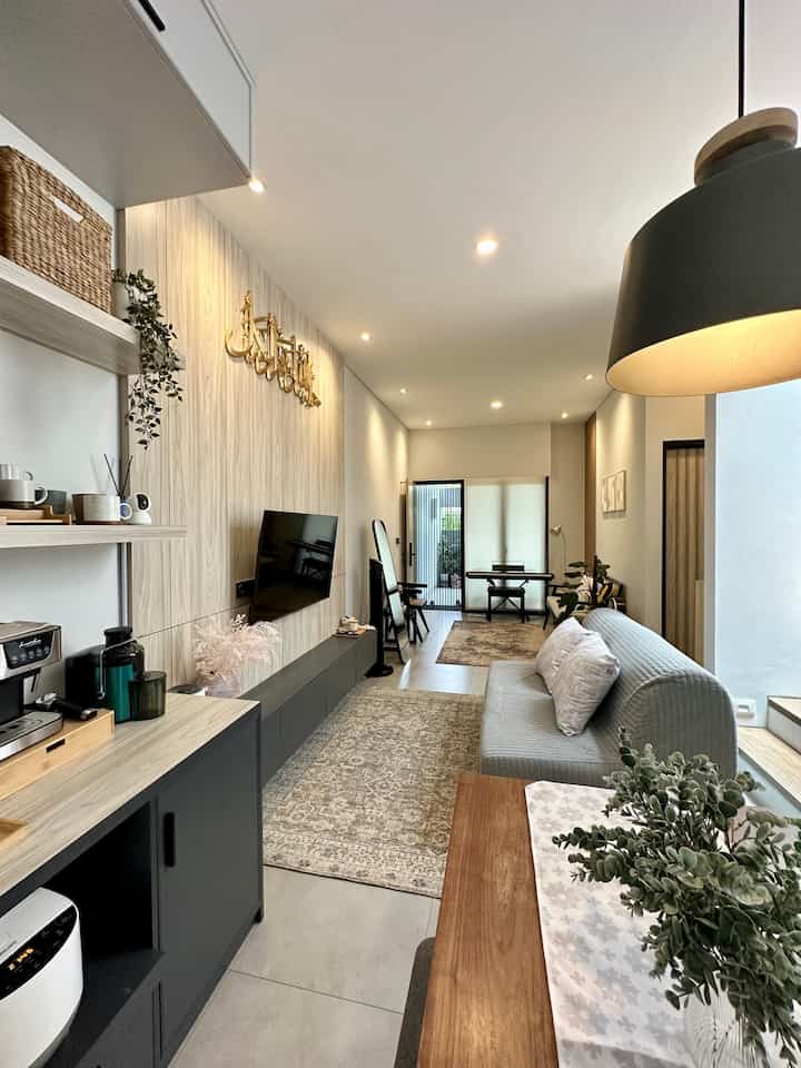 4 New Items yang bikin rumah jadi lebih estetik ✨✨✨
✅ Karpet baru dari Mainara yang bisa custom motif dan size, pas banget buat dirumah
✅ Cushion anti air dari Mainara, bisa custom motif sesuai keinginan 😍
✅ Table runner dari Mainara yang anti air
✅ Cermin standing bisa buat OOTD dan bikin kesan luas buat ruangan
#SpillBarangMurah
#RekomendasiProduk
#LivingroomIdeas
#KitchenIdeas
#Homestyling
#Karpetestetik
#Cushionestetik
#Homedecor
#HomeInspiration