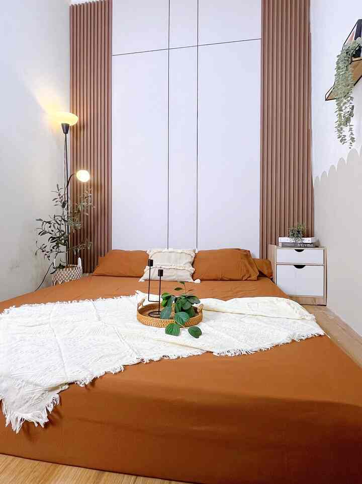 Spill 4 TOP pembelian terbaru bulan ini ✨

1. Sprei polos brown
Di kamar ini kami gunakan sprei polos berwarna brown agar senada dengan tema kamar, kami gunakan sprei warna polos agar memberikan kesan luas karena ukuran kamar ini tidak besar hanya 2,5 m x 3 m.

2. Blanket putih 
Balnaket ini kami gunakan di atas sprei agar mempermanis ruangan.

3. Wallboard bambo
Di kamar ini bagian backdrop kasur kami ganti menggunakan wallboard bambo polos berwarna cream dan di padukan dengan wallpanel berwarna cokelat.

4. Wallpanel
Wallpanel yang kami gunakan untuk backdrop kasur berwarna coklat agar ruangan terkesan lebih rapi dan cantik.


#KamarTidur
#WarnaCatKamar
#SpillBarangRumah
#RekomendasiProduk
#IdeKamarTidur