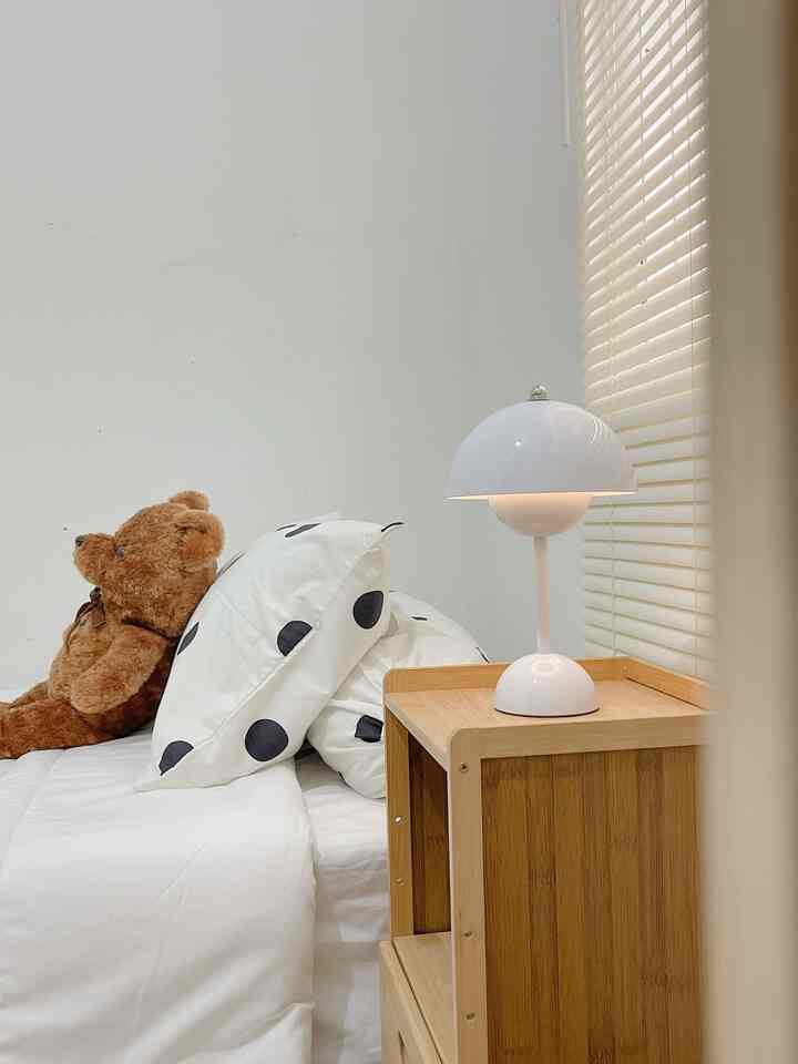 4 item benda dekoratif pembelian terbaru
Ada beberapa benda dekoratif kategori baru dirumah aku, ini aku spill yang terbaru ya 
Yang pertama ada rolling blind ini memang lagi bersliweran banget di akun2 homedekor emang sih sekece itu bikin ruangan jadi lebih estetik
Kedua ada meja samping sofa atau coffee table ini juga lagi trending banget untuk dekorasi rumah karena memang secakep itu 
Ketiga lemari sepatu kalau ini memang bener2 cakep bikin sepatu sandal rapih dan aman dari debu terlihat sekoratif juga 
Yg keempat ada kursi produk informa ini semacam kursi cafe sumpah ini keren banget minimalis bikin ruangan makin cakep 
Semua benda dekoratif itu aku beli di online shop ya… 

#warnacatrumah
#vynillantai
#spillbarangmurah
#recomendasiproduk
#aeathetic
#minimalis 
#roomdecore
#homedecoridea