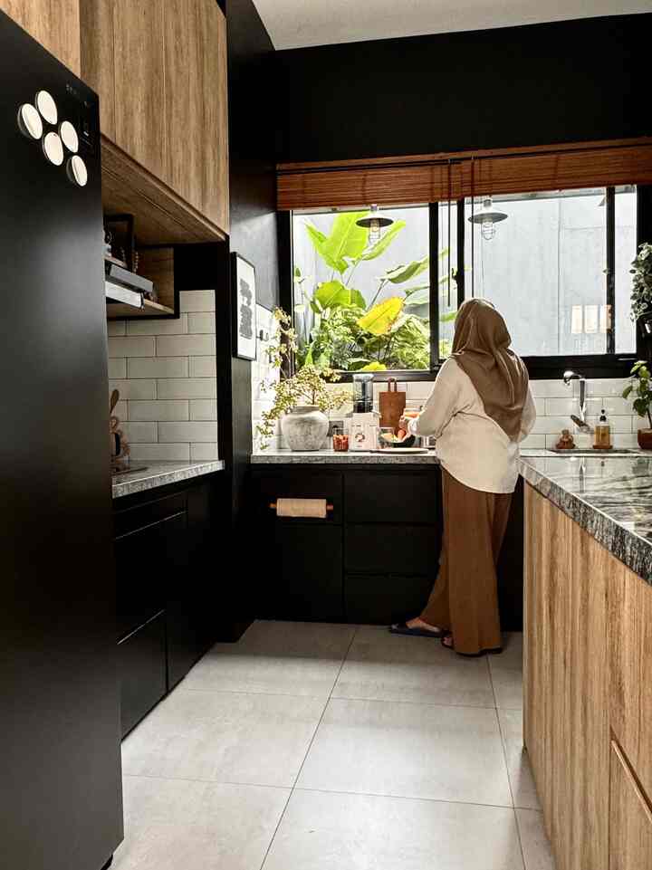 Styling Kitchen

Selalu suka dengan konsep warm tone dari pemilihan colour wood grey black yang membuat suasana dingin tapi tetep hangat 

Untuk dekorasi meminimalisir barang barang diatas meja ataupun top table agar kesan dapur yang terlihat luas

#bumitimi #makeoverdapur #stylingdapur #dapurindustrial #dapurimpian #idedapur #dapursimple