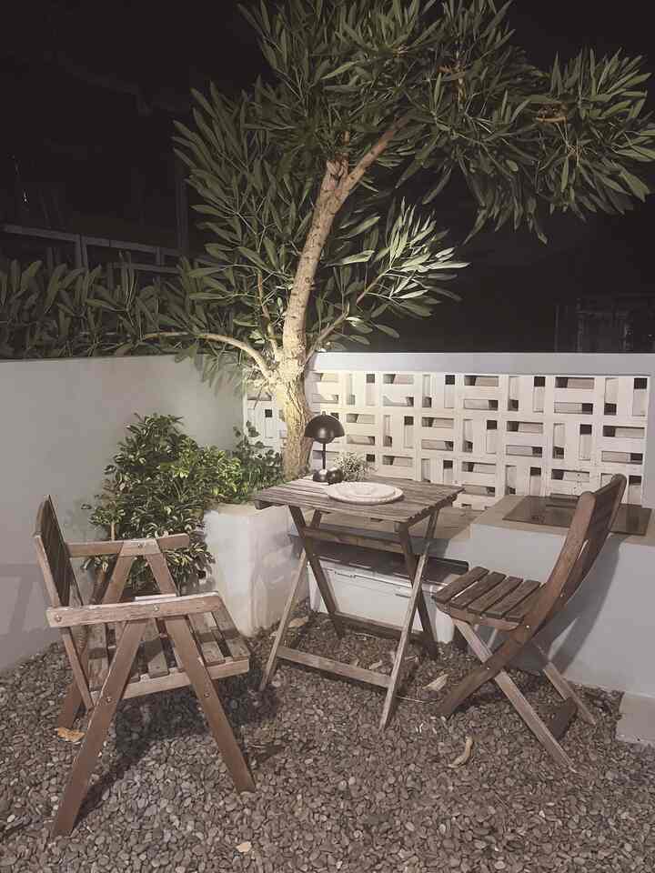 ✨ Garden Best Purchase 
Siapa yang suka santai di taman sambil nunggu tukang jualan lewat? 
Mumpung lagi santai, sekalian kami Spill Best Purchase kami versi Taman :
- Meja dan Kursi Taman dari IKEA: ini bukan beli bulan ini sih, tapi tetap jadi Best Purchase karena fungsi & materialnya yang okay. Cocok banget ditempatkan di taman. 
- Under Bed Storage : Ini multifungsi banget, gak cuman buat di taman. Ukurannya yang cukup besar bisa jadi penyimpanan ekstra. Apalagi di bagian bawah ada rodanya, jadi lebih fleksible saat memindahkan storagenya. 
- Set Piring Estetik : Set Piring Keramik dengan detail estetik ini tersedia dengan berbagai macam ukuran. Cocok untuk menyadikan berbagai macam hidangan. 
- Lampu Rechargeable : jadi favorite karena tanpa kabel. Jadi bisa disimpan dimanapun. 

#SpillBarangMurah #RekomendasiProduk #StorageBox #KursiTaman #LampuRechargeable #LampuJamur #CeramicPlate #PiringKeramik 