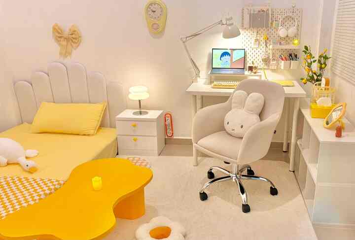 New vibes ! Entah kenapa sekarang suka warna kuning jadi tema kamar yang diadopsi kali ini pastell yellow room. 

#BTNOAS9 #pastelyellowroom